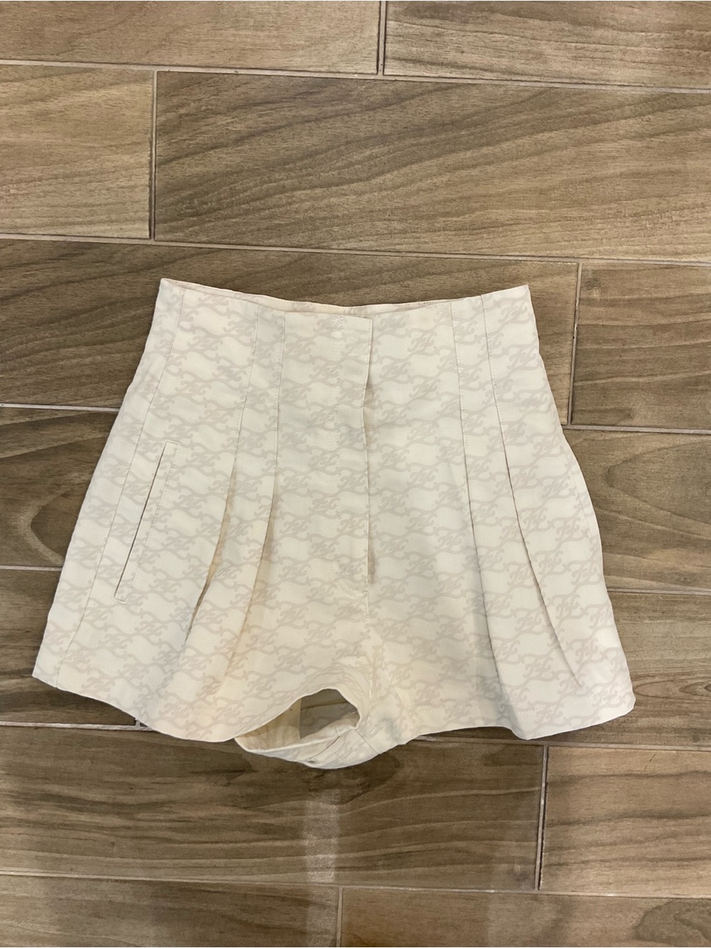 Fendi Shorts - Picture 2 of 7